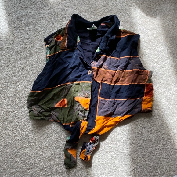 VINTAGE TIE FRONT CROP TOP - Picture 11 of 13